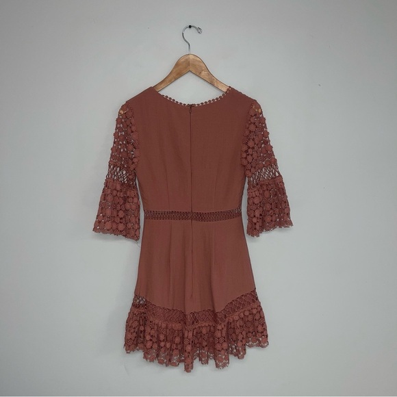 Saints + Secrets Dress Women's Size XS Rose Taupe Crochet Cut Out 3/4 Sleeves - Picture 5 of 8